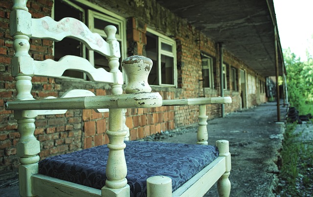 stará židle na terase