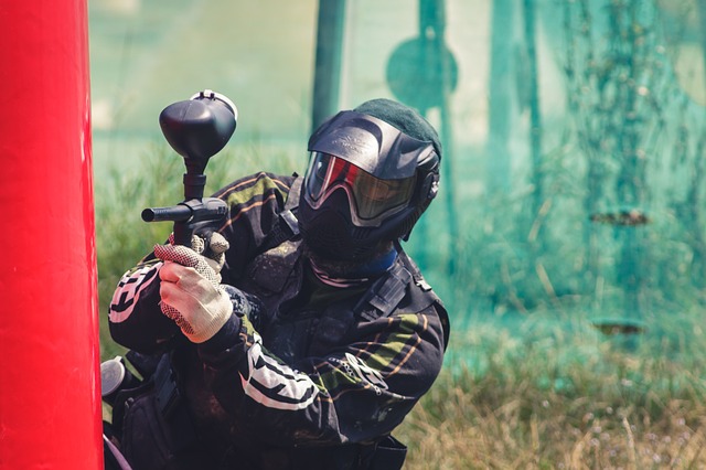 hráč paintballu